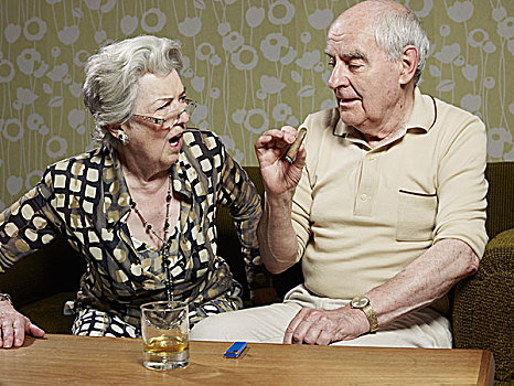 老年,女人,看,惊奇,长者,烟,雪茄