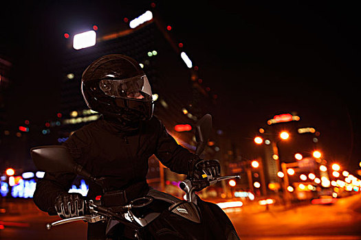 男青年,骑,摩托车,夜晚,街道,北京
