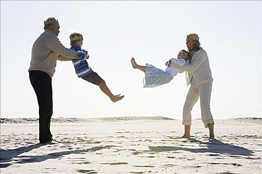 祖父母,玩,孙辈,海滩