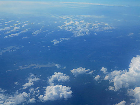 飞机上俯瞰南方大地风光