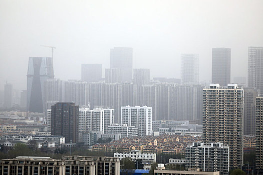 山东省日照市,沙尘暴来袭漫天黄沙,城市高楼,凭空消失