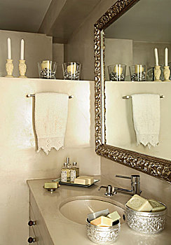 老式,镜子,银,高处,盥洗盆,椭圆,水槽,装饰,肥皂,盒子,蜡烛
