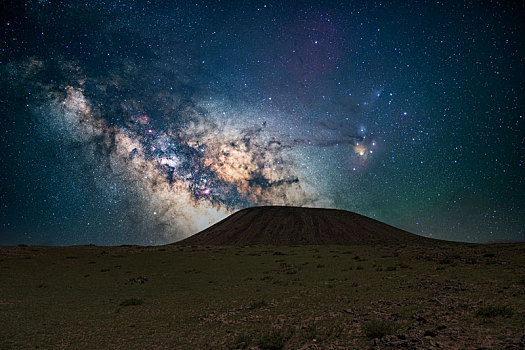 内蒙古乌兰达火山星空银河