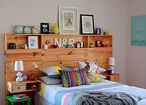 双人床,彩色,散落,垫子,木质,床头板,活力,装饰,架子,床头柜