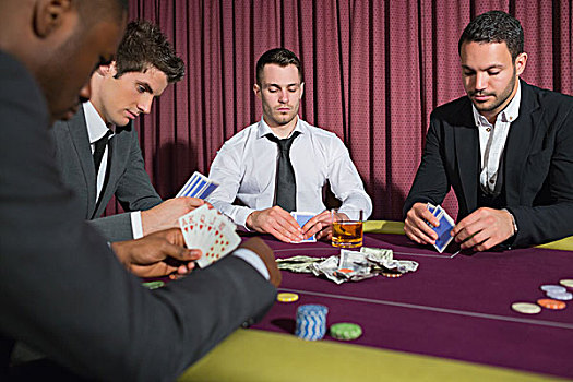 男人,玩,高,赌注,纸牌,游戏,赌场