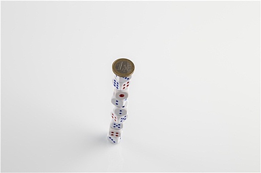 欧元硬币,一堆,骰子