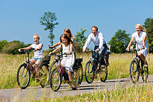 家庭,婴儿,三个女孩,周末,旅游,自行车,夏天,美景