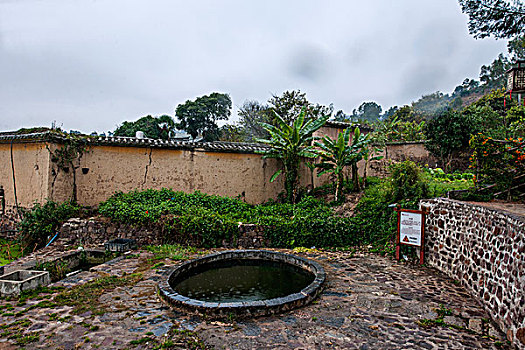 世界建筑遗产----云南建水团山村大成寺前的水井