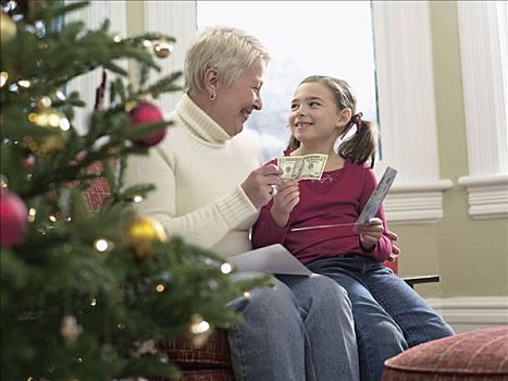 女孩,收到,圣诞节,钱,祖母
