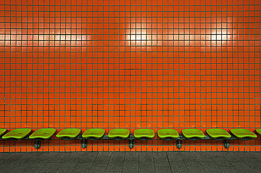 绿色,座椅,正面,橙色,瓷砖墙,车站,纽伦堡,中间,弗兰克尼亚,巴伐利亚,德国,欧洲
