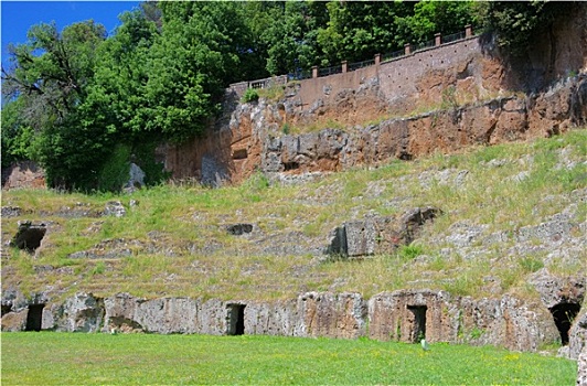 苏特里,圆形剧场