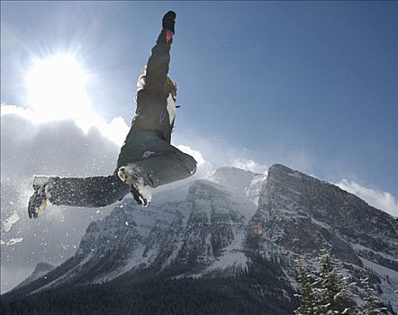 女孩,半空,跳跃,高处,山峦,穿,滑雪靴,加拿大,艾伯塔省,班芙国家公园