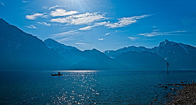 渔船,特劳恩湖,湖,萨尔茨卡莫古特,上奥地利州,奥地利,欧洲
