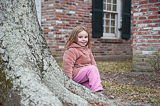 小女孩,坐,树,微笑,头像