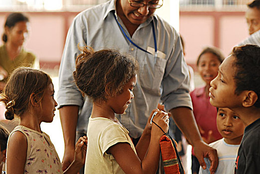 group,of,timorese,children,boys,and,girls,running,with,happiness