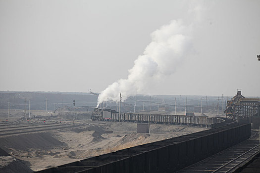 新疆哈密,三道岭煤矿最后一台蒸汽机车服役40年明日正式谢幕