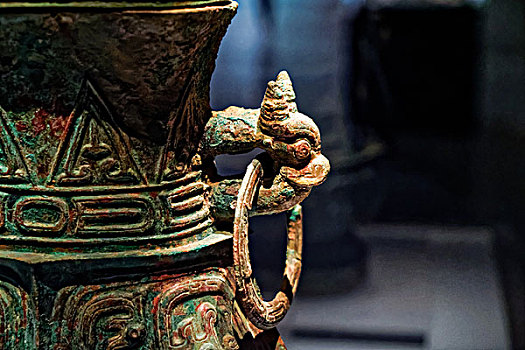 中国古代春秋龙纹铜方壶