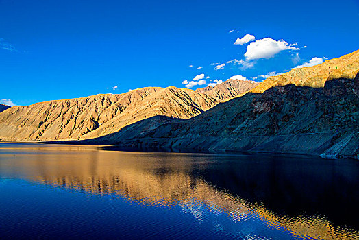 新疆,山,湖泊,蓝天,白云,倒影,傍晚,光线