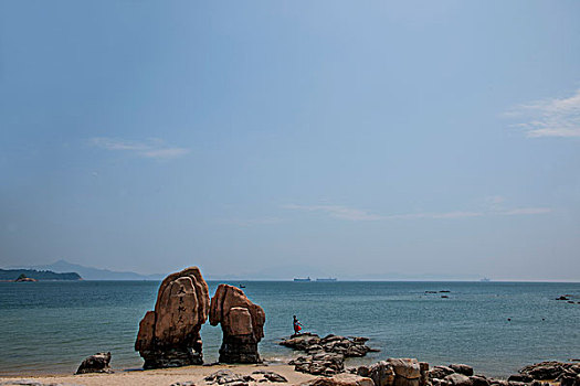 广东省深圳市大梅沙海滨公园黄金海岸线,天长地久,礁石
