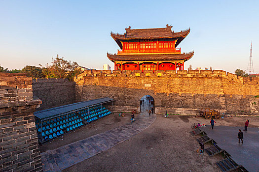 阳光下的古城荆州美景