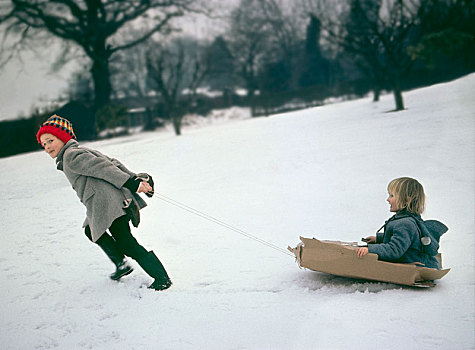 两个孩子,乘,雪橇,纸板,英格兰,英国
