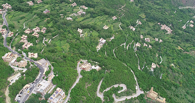 四川丹巴甲居藏寨,田园牧歌画卷,诗意栖居艺术