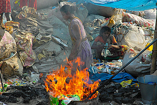 孟加拉人,女人,燃烧,垃圾,塑料制品,河,靠近,二月,2007年
