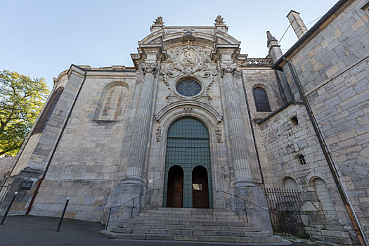 法国贝桑松大教堂外景图