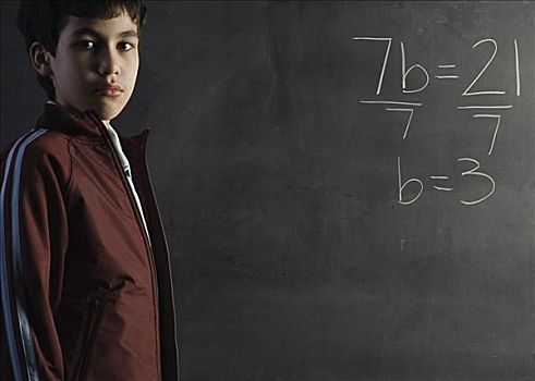 男孩,站立,正面,黑板,靠近,数学,问题