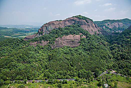 广东韶关丹霞山古寨遗址细美寨上远眺丹霞山群山