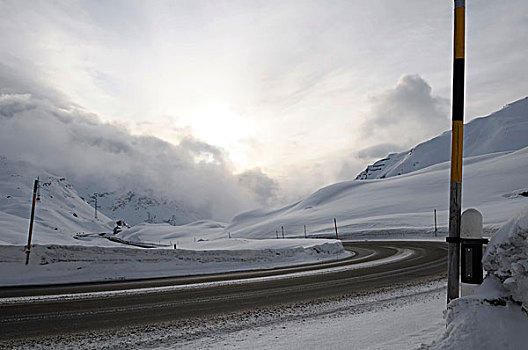 道路,积雪,上恩嘎丁,恩加丁,瑞士,欧洲