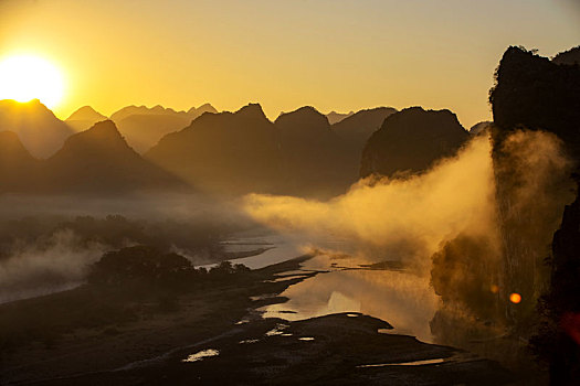 晨光中的桂林漓江