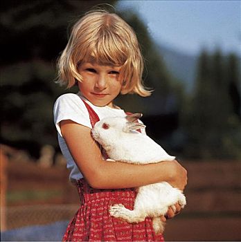 孩子,女孩,兔子,白色,哺乳动物,手臂,友谊,动物