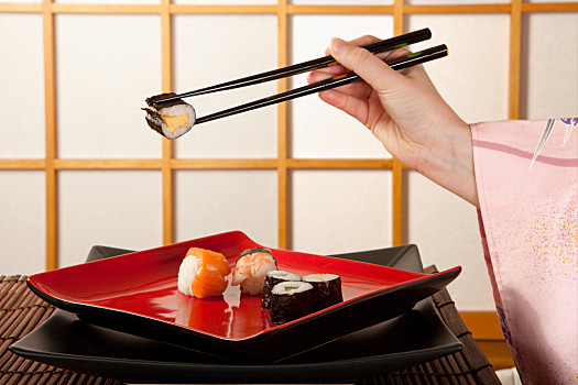 寿司,筷子,拿着,正面,日本人,日式拉门,滑动,窗户