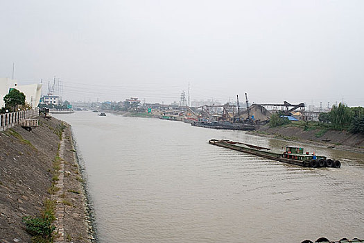 浙江杭州三堡船闸,省京杭运河陈列馆附近京杭大运河