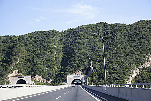 平坦干净的高速公路