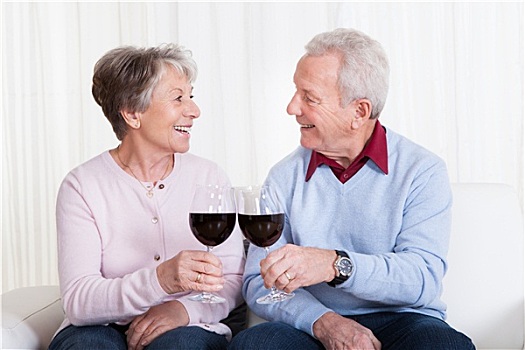老年,夫妻,祝酒,葡萄酒杯