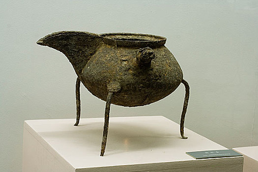 内蒙古博物馆陈列辽代铁执壶