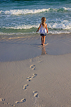 北美,美国,佛罗里达,小女孩,走,海滩,彭萨科拉