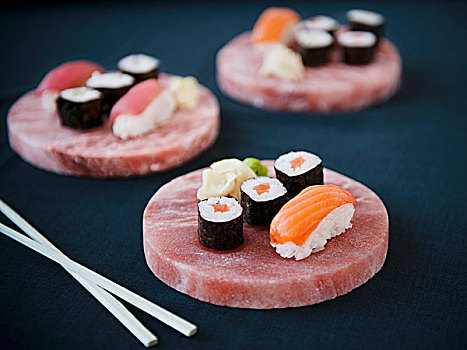 寿司,粉色,盘子