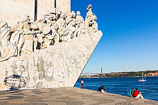 特写,纪念建筑,发现,萨拉查大桥,远景,里斯本,葡萄牙