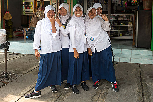 愉悦,穆斯林,女生,校服,摆姿势,日惹,爪哇,印度尼西亚,亚洲