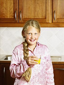女孩,拿着,橙汁,厨房,微笑