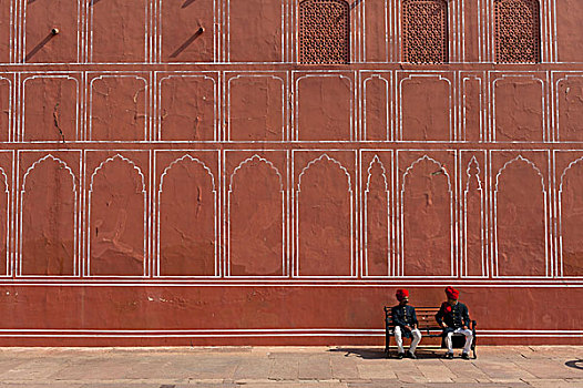 两个,城市宫殿,坐,长椅,斋浦尔,拉贾斯坦邦,印度