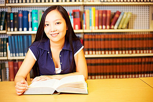 亚洲人,学生,读,书本,图书馆