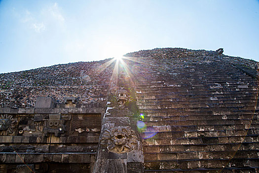 墨西哥-特奥蒂瓦坎的羽蛇金字塔