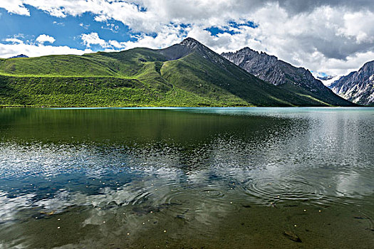 山脉与湖泊