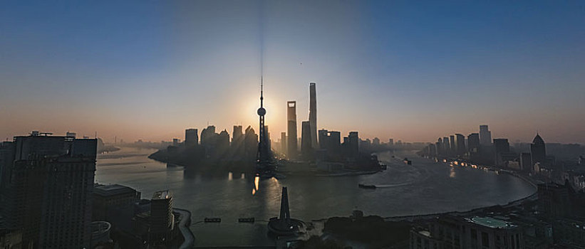 2024年上海陆家嘴清晨,全景