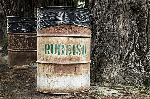 生锈,锡罐,垃圾桶,文字,垃圾,靠近,节瘤,树,新西兰