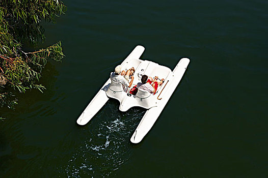 伴侣,桨轮船,湖